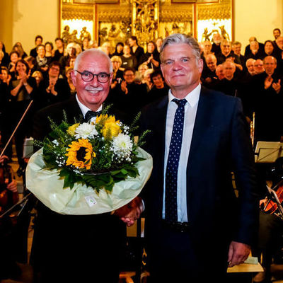 Bürgermeister Thomas Ackermann dankt für ein herausragendes Konzert