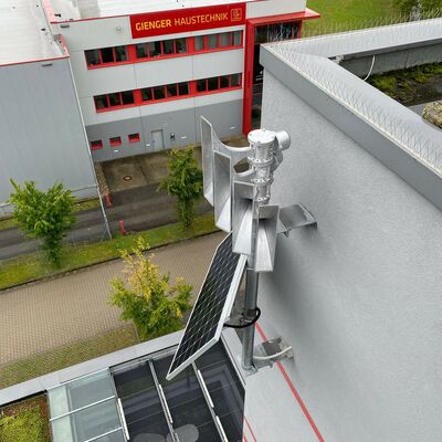 Bild vergrößern: eine Hochleistungssirene am Feuerwehrgerätehaus Ettlingen. Foto: Luca Arsic.