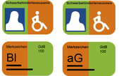 Piktogramm zur Verdeutlichung von Inhalten in Leichter Sprache das zwei Schwerbehindertenausweis mit den Merkzeichen für Blind und außergewöhnliche Gehbehinderung