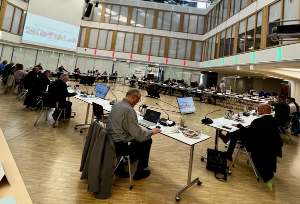 Der Verwaltungsausschuss hat sich am Donnerstag, 20. Oktober, in seiner Sitzung, die im Lichthof der Badischen Versicherungen in Karlsruhe stattfand, mit Vorhaben im öffentlichen Personennahverkehr beschäftigt.