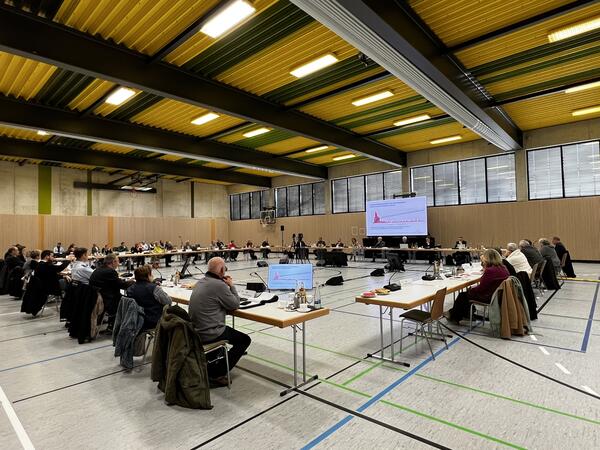 Bild vergrößern: Die Auswirkungen der Flüchtlingssituation auf den Landkreis Karlsruhe und seine Verwaltungsarbeit waren Thema bei Jugendhilfe- und Sozialausschuss am Montag, 12. Dezember, in Stutensee.