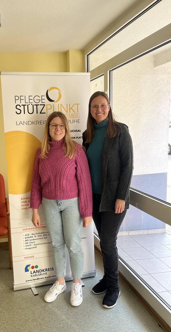 Bild vergrößern: Bildtext (v.l.n.r.): Beim Start im neuen Büro: Patricia Goll  und Marion Groß, beide Beraterinnen des Pflegestützpunkt Landkreis Karlsruhe.