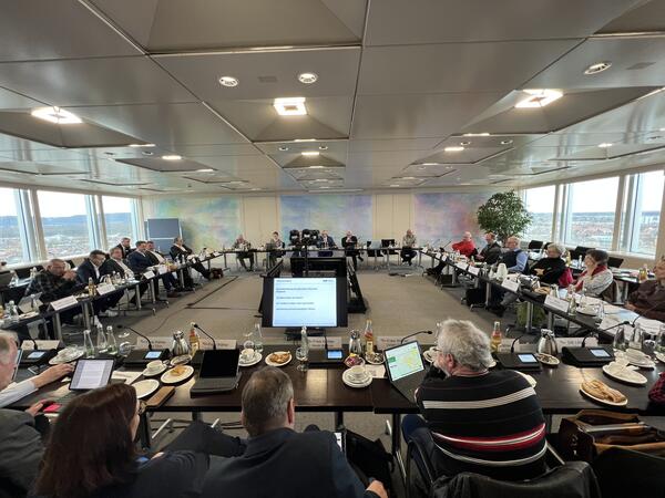 Bild vergrößern: Der Ausschuss für Umwelt und Technik hat bei seiner Sitzung am Donnerstag, 23. März, im Landratsamt Karlsruhe den Kriterienkatalog für die Standortsuche einer Deponie vorberaten.