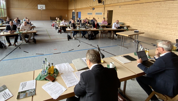 Bild vergrößern: In Marxzell-Burbach trafen sich die Bürgermeisterinnen und Bürgermeister aus dem Landkreis Karlsruhe zur Kreisversammlung.