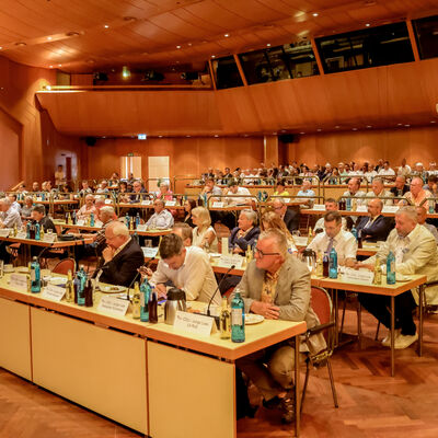 Bild vergrößern: Der Kreistag wählte am 13. Juli 2023 im Bürgerzentrum Bruchsal den Landrat.
