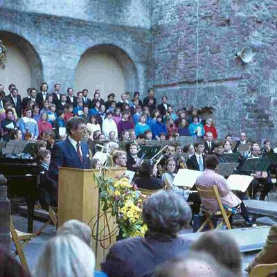 1991 - Bürgermeister Becker eröffnet erstes Konzert der Reihe Kultur im Kloster Frauenalb