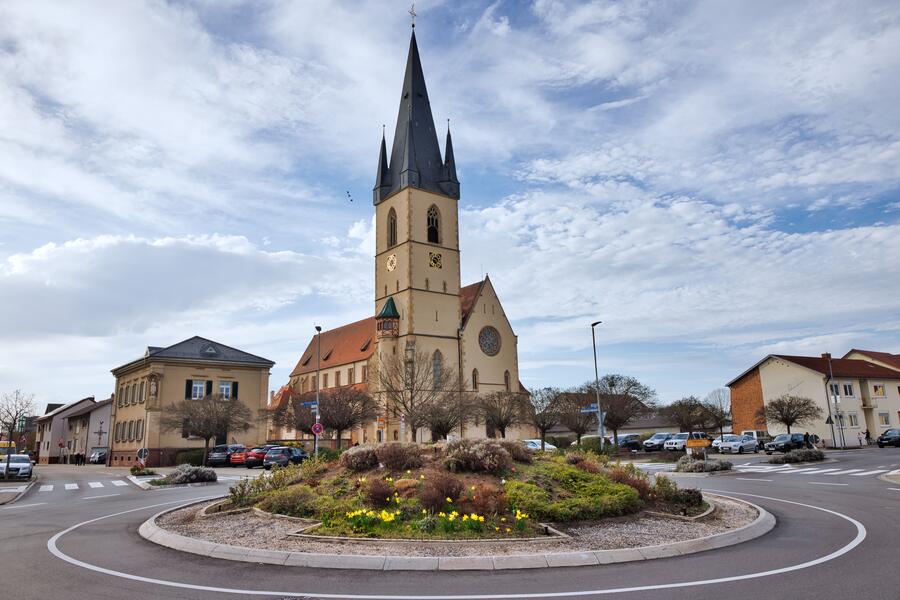 Bild vergrößern: Die Pfarrkirche St. Remigius in Hambrücken wird auch Dom des Bruhrains genannt