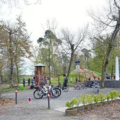 Bild vergrößern: Vogelpark mit Spielplatz und Restaurant sind beliebte Ausflugsziele in Hambrücken