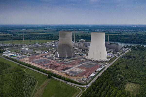 Bild vergrößern: Sprengung der Kühltürme des Kernkraftwerk Philippsburg (KKP)