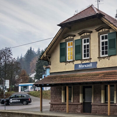 Bild vergrößern: MyShuttle am Bahnhof in Marxzell