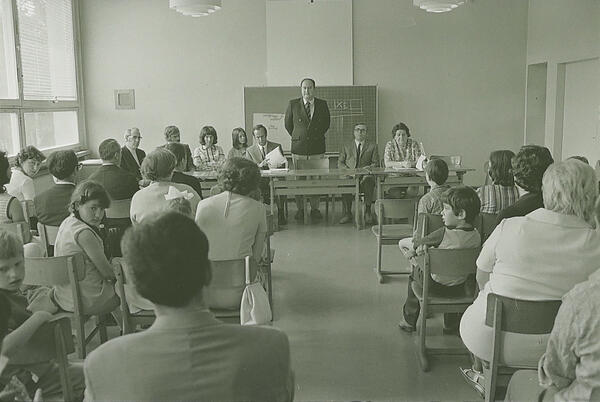 Bild vergrößern: Eröffnung der Waldschule 1973