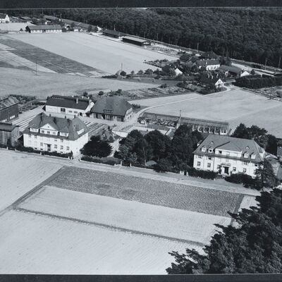 Bild vergrößern: Die Einrichtung für Tabakforschung und Pflanzenanbau in Forchheim, um 1960