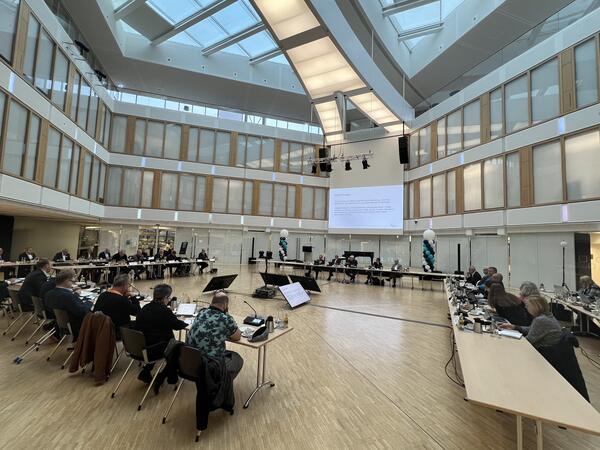 Im Verwaltungsausschuss des Kreistags Karlsruhe wurden am Donnerstag, 23. November, die Wirtschaftspläne der BEQUA gGmbH und der Jugendeinrichtung Schloss Stutensee gGmbH diskutiert.