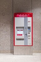 Piktogramm zur Verdeutlichung von Inhalten in Leichter Sprache, welches das einen Fahrkartenautomat zeigt