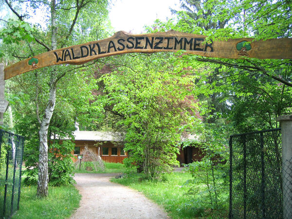 Bild vergr&ouml;&szlig;ern: Ein abwechslungsreiches Mitmachangebot findet auf dem Gel�nde des Waldklassenzimmers statt.