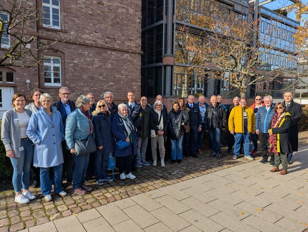 Bild vergr&ouml;&szlig;ern: Die ersten 23 Seniorensicherheitsberaterinnen und -berater im Landkreis Karlsruhe stehen bereit.